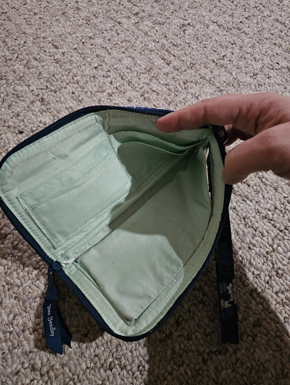 Vera Bradley Wrsitlet - Picture 5 of 5